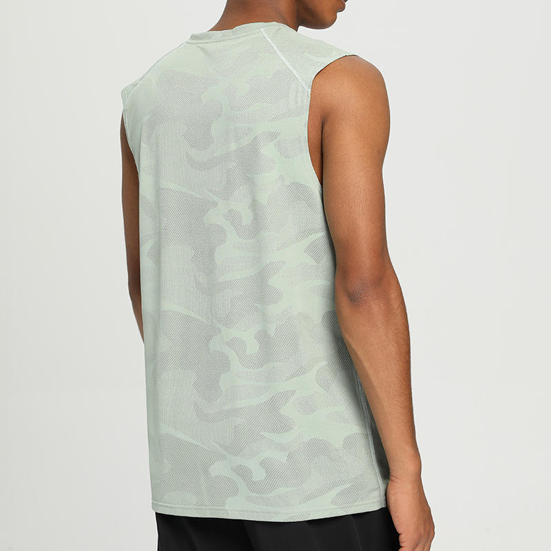 Essai à sec d'un char d'assaut militaire