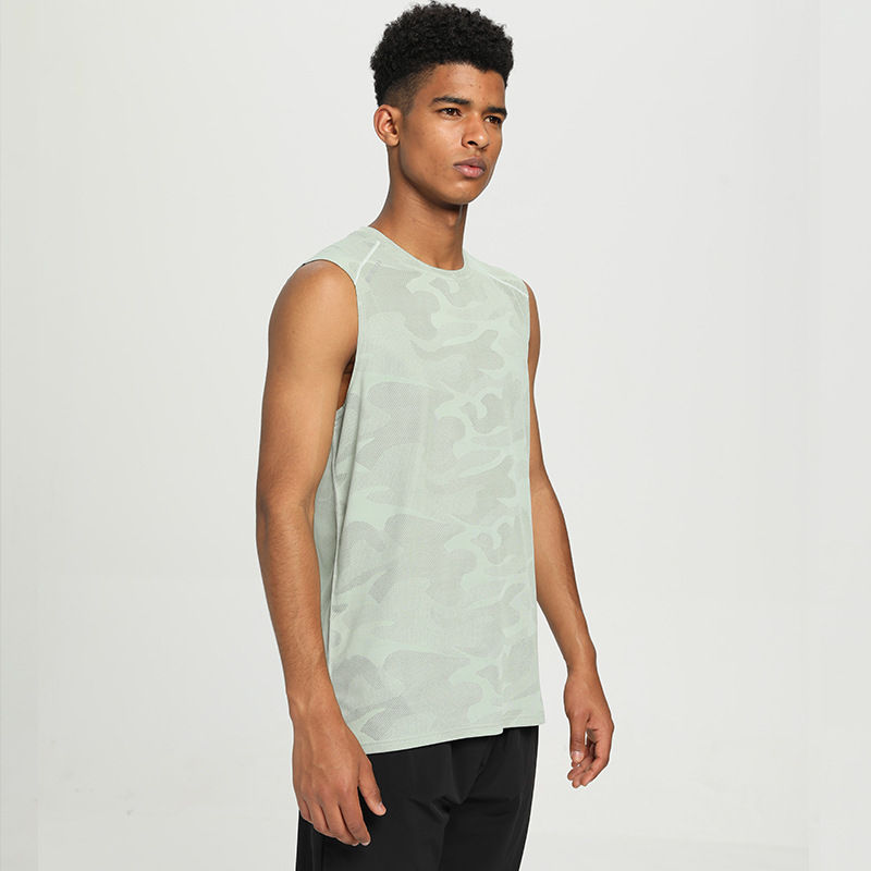 Essai à sec d'un char d'assaut militaire