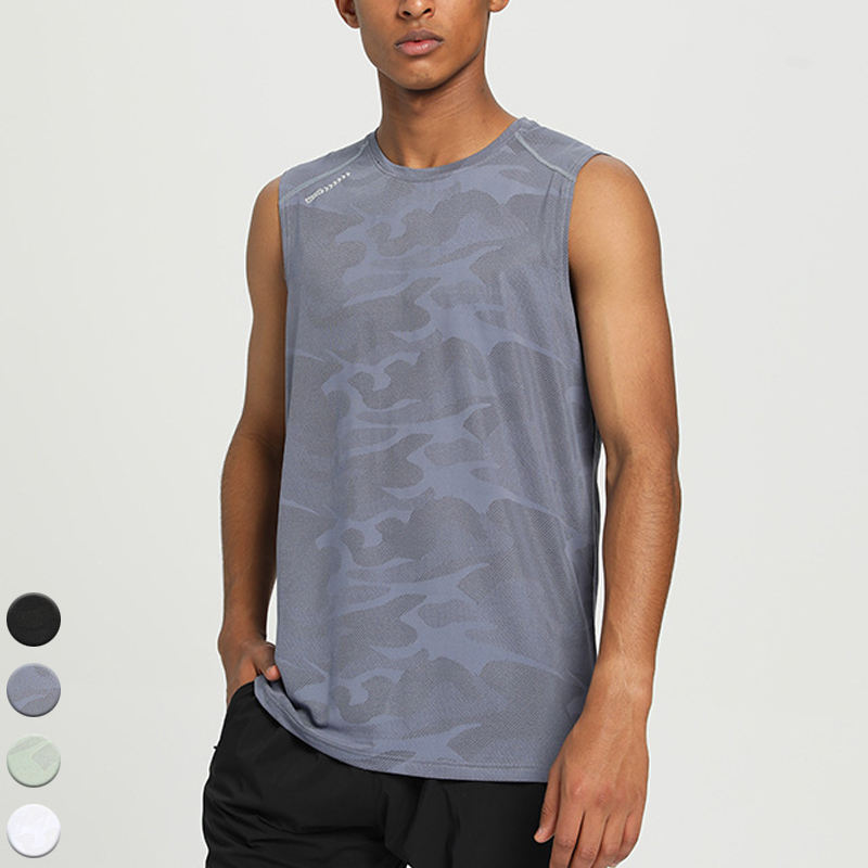 Essai à sec d'un char d'assaut militaire